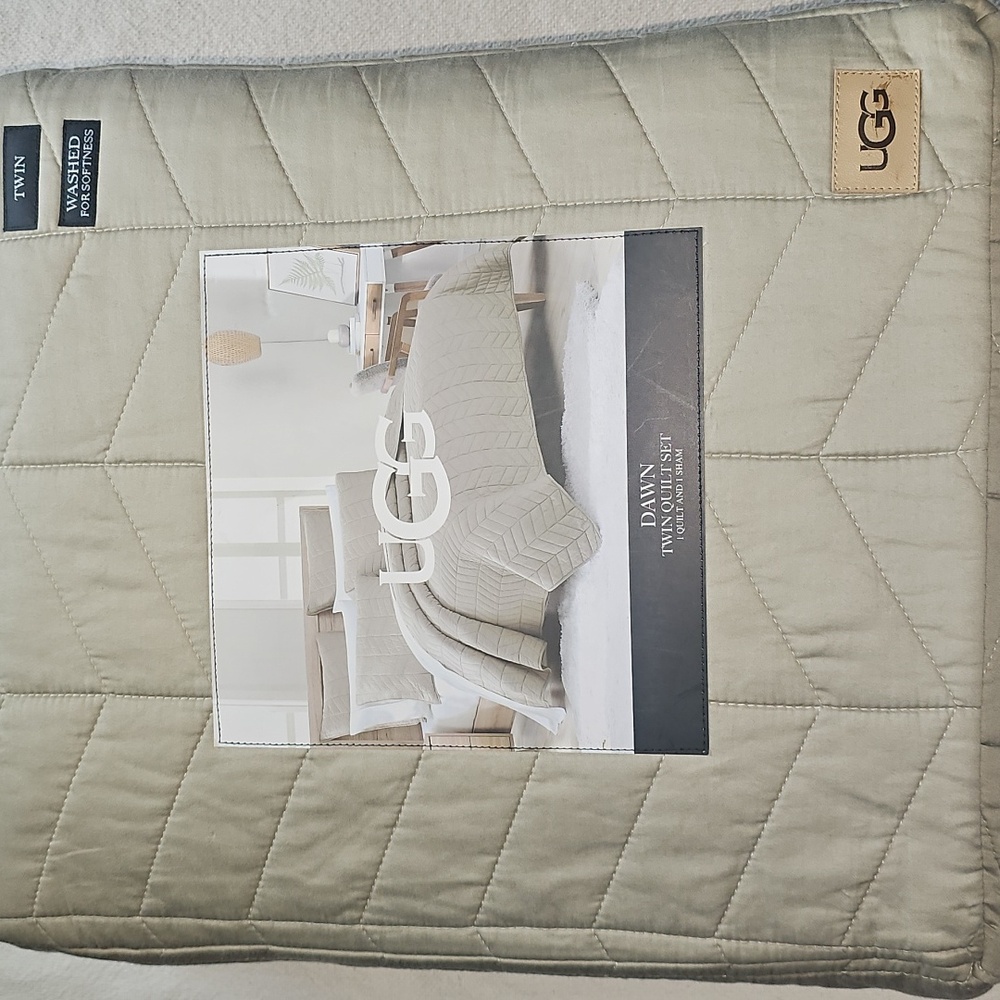 UGG Dawn Twin OATMEAL Quilt Set  100% Cotton. Great For College NEW Tw/Txl Bed